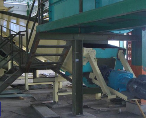 Depericarping Station - Cake Breaker Conveyor